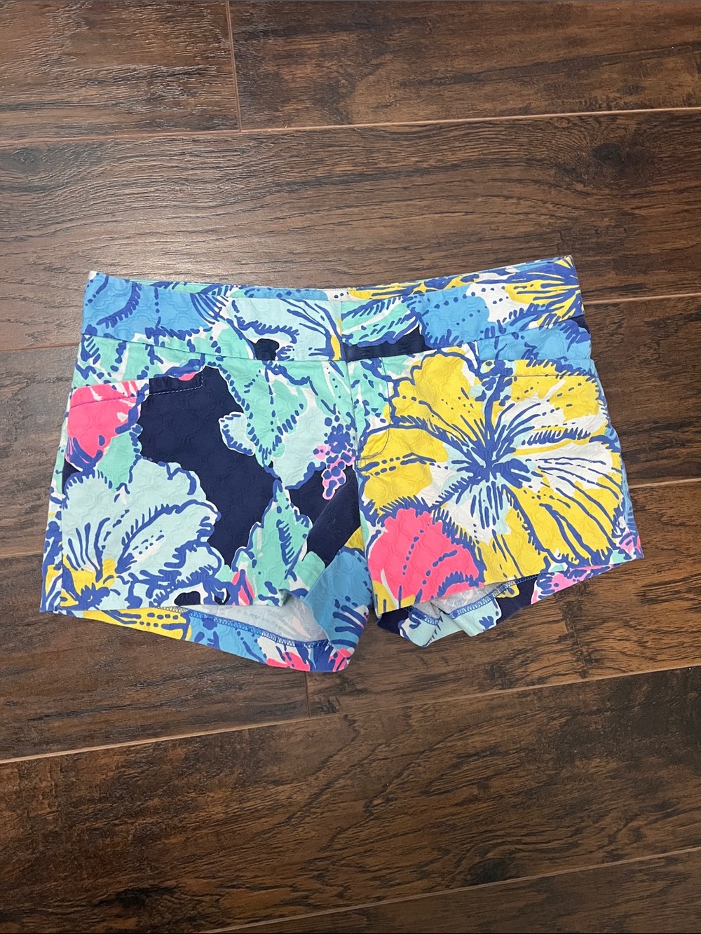 Lilly Pulitzer size 2 Blue Yellow Pink Tropical Print Shorts